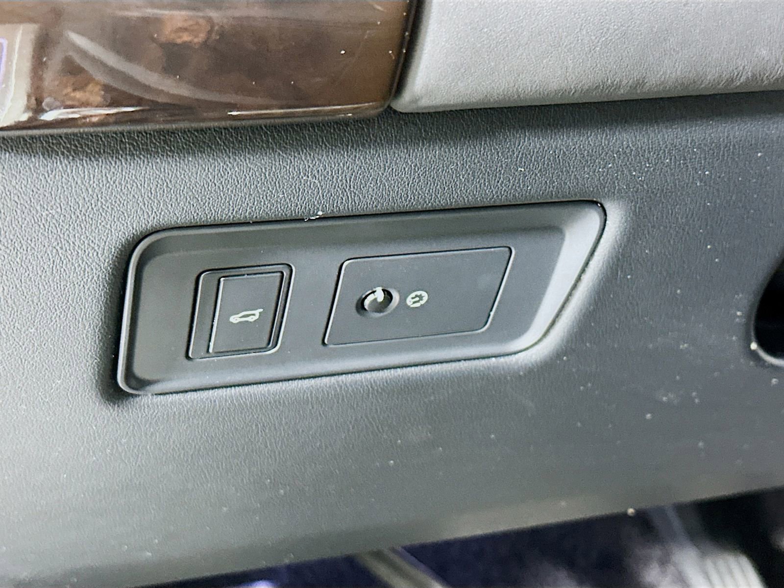 Used 2018 Land Rover Range Rover Supercharged image 13