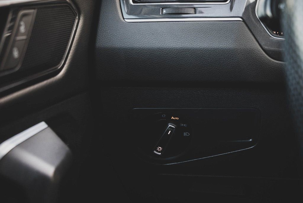 Used 2022 Volkswagen Tiguan SE R-Line image 12