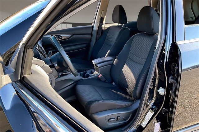 Used 2018 Nissan Rogue SV w/ Premium Package image 20