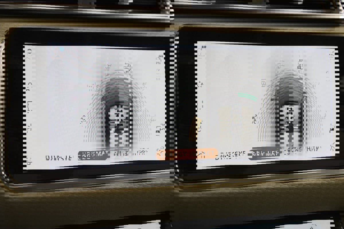 Used 2021 Land Rover Range Rover Velar R-Dynamic S image 34