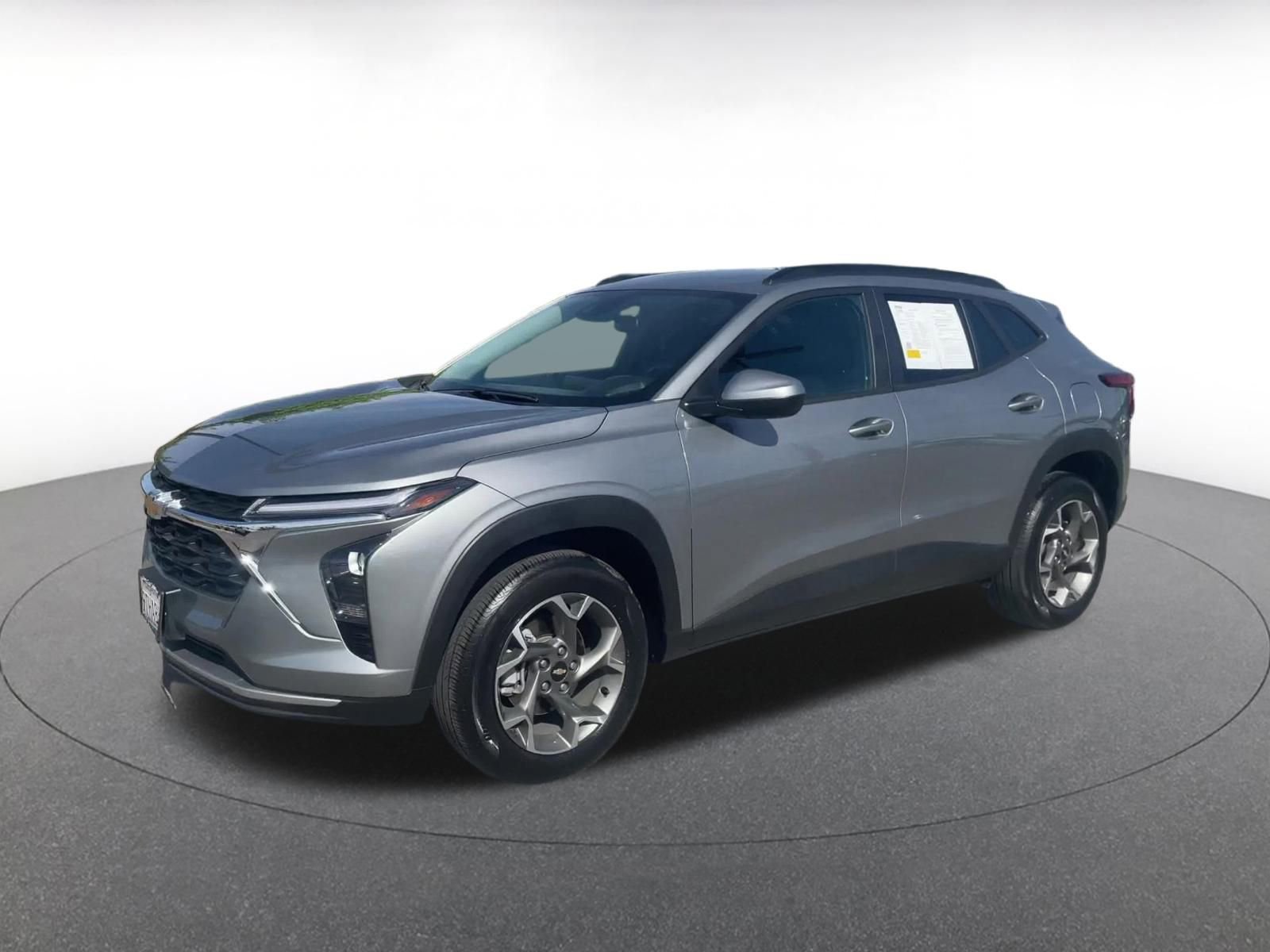 Used 2025 Chevrolet Trax LT w/ LT Convenience Package image 7