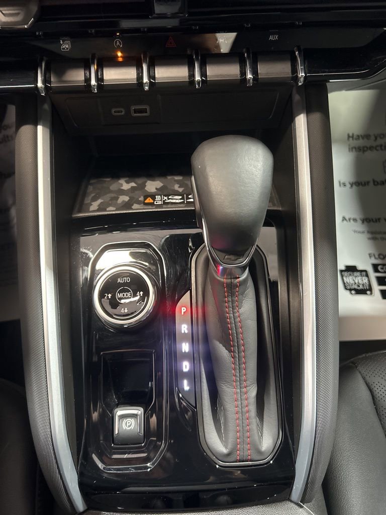 Used 2024 Chevrolet Colorado Z71 w/ Z71 Convenience Package 2 image 34