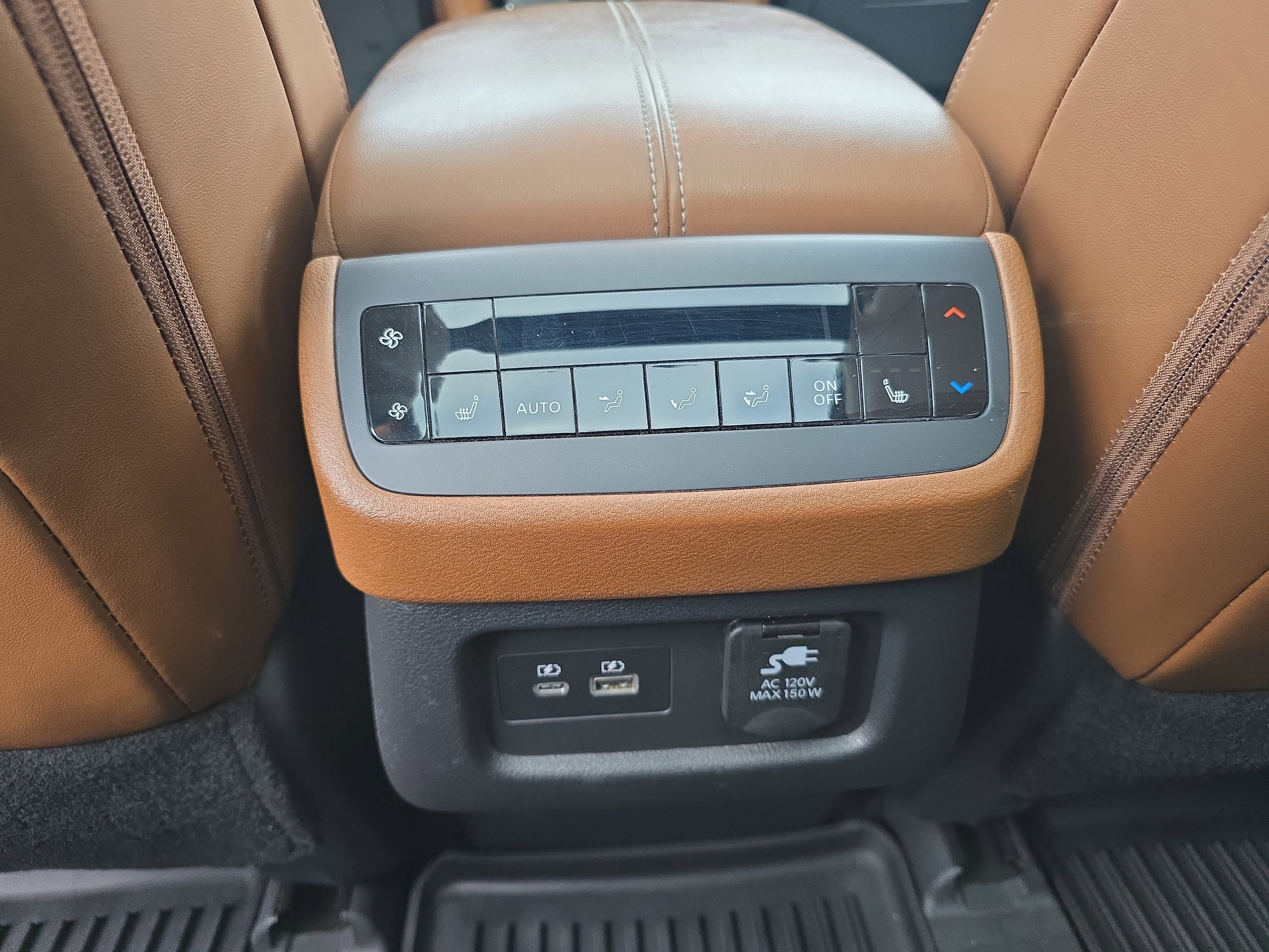 Used 2023 Nissan Pathfinder Platinum image 16