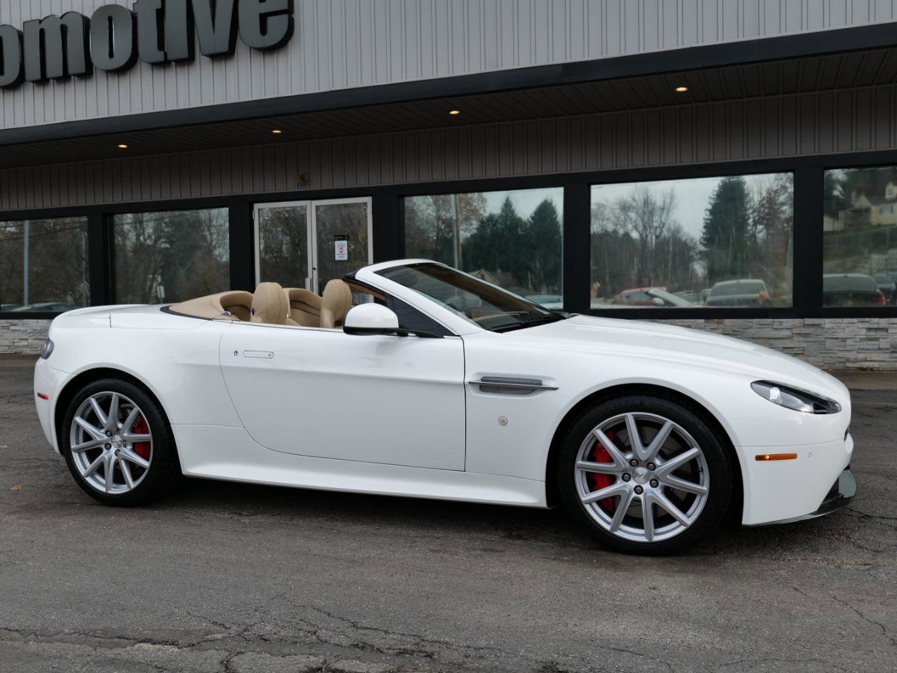 Used 2015 Aston Martin V8 Vantage S image 59