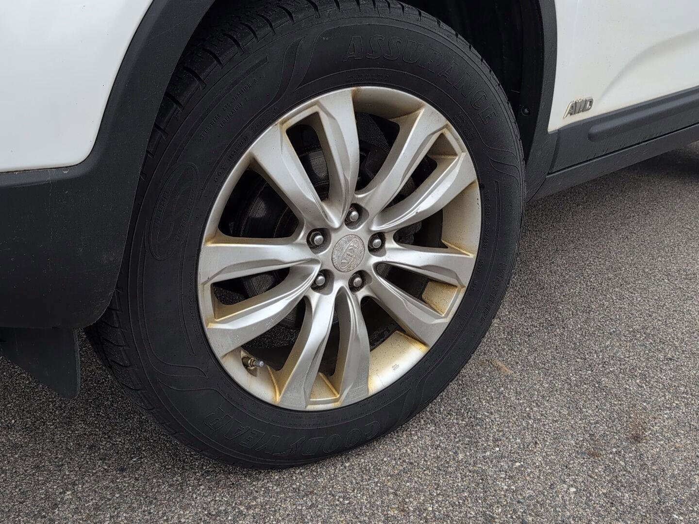 Used 2011 Kia Sorento EX image 2