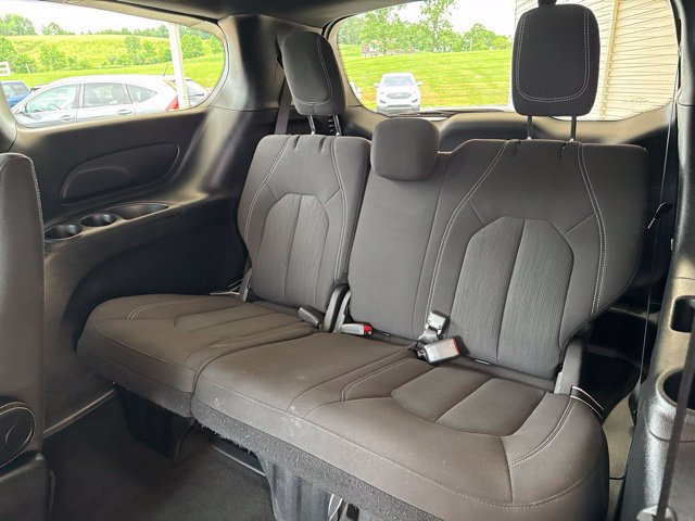 Used 2023 Chrysler Pacifica Touring FWD image 34
