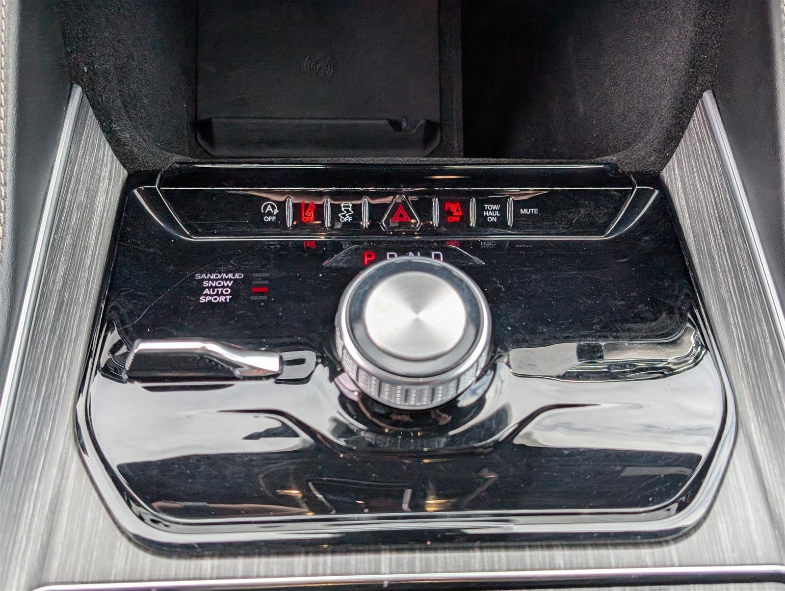 Used 2024 Jeep Wagoneer L Series II w/ Flexible Seating Group image 26