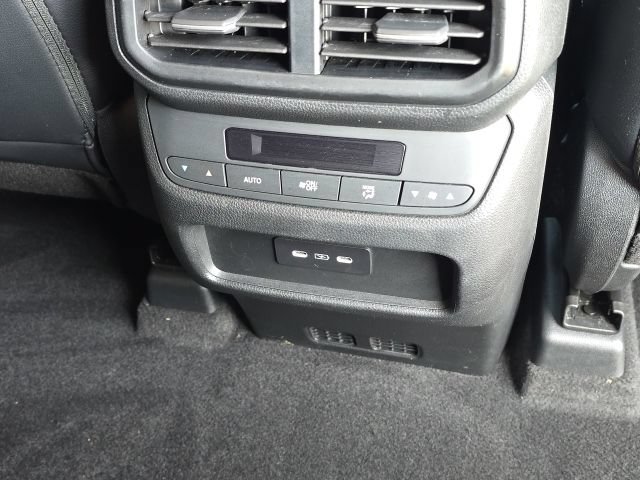 Used 2025 Honda Pilot Touring image 21