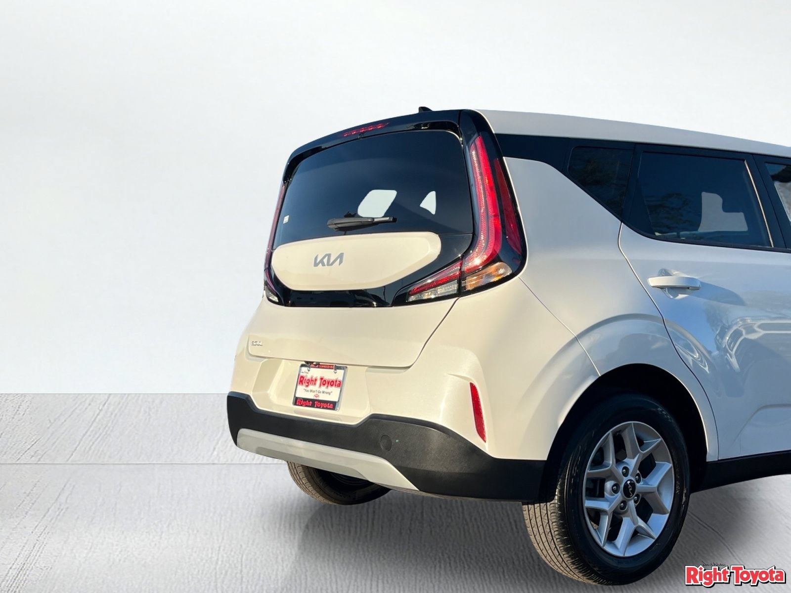 Used 2025 Kia Soul LX w/ LX Technology Package FWD image 11