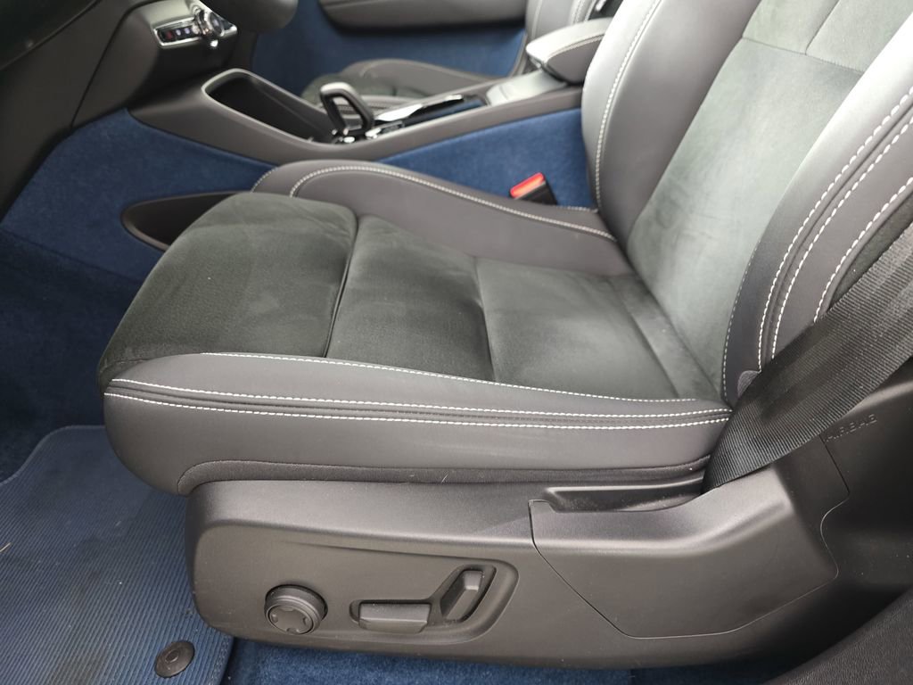 Used 2023 Volvo C40 P8 Recharge Ultimate image 31