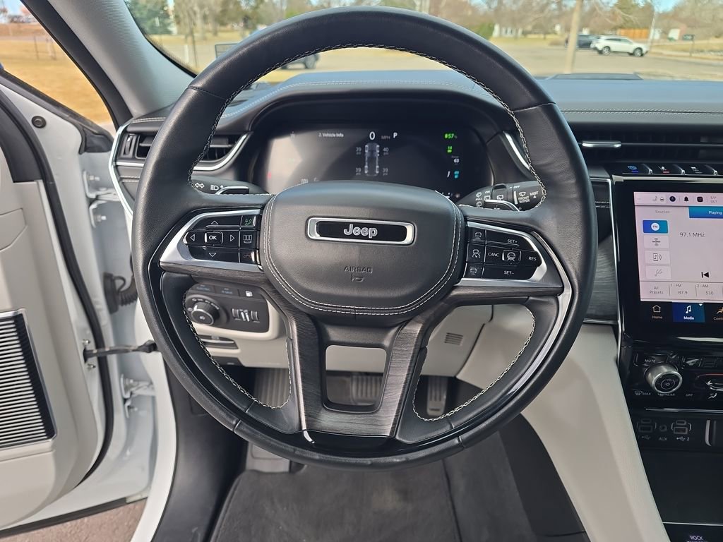 Used 2022 Jeep Grand Cherokee Overland w/ Advanced Protech Group III image 16