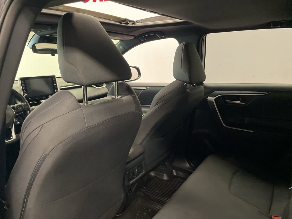 Used 2022 Toyota RAV4 SE w/ Convenience Package image 16