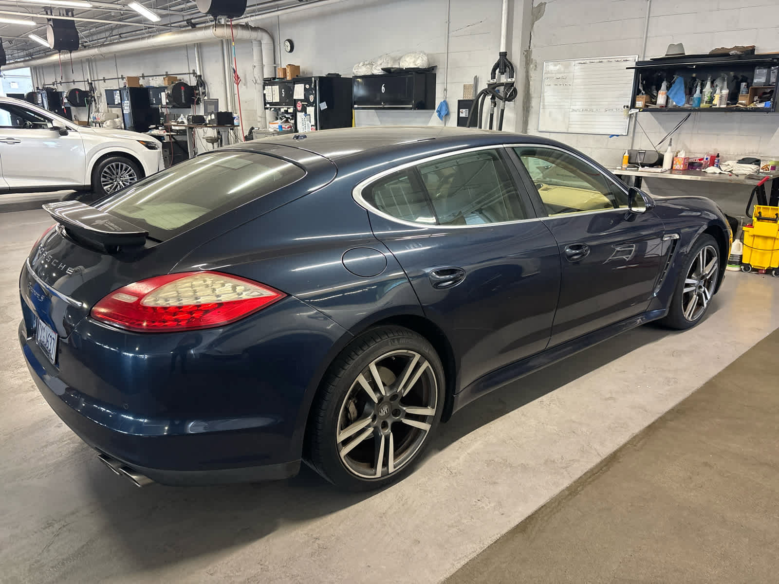 Used 2013 Porsche Panamera S RWD image 3