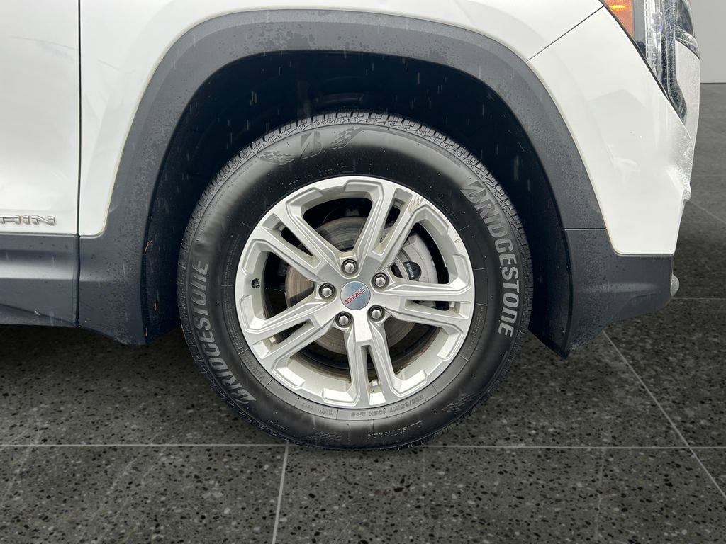 Used 2022 GMC Terrain SLE w/ Driver Convenience Package image 9