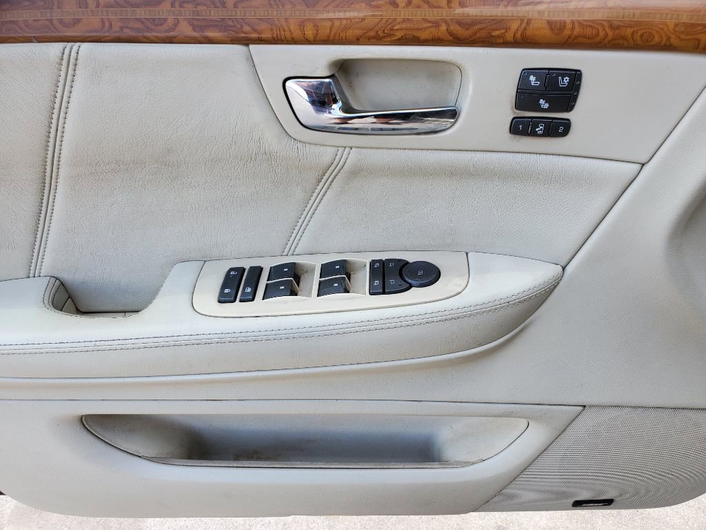 Used 2010 Cadillac DTS Platinum image 14