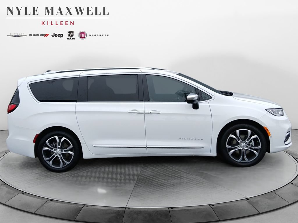 New 2026 Chrysler Pacifica Pinnacle FWD image 17