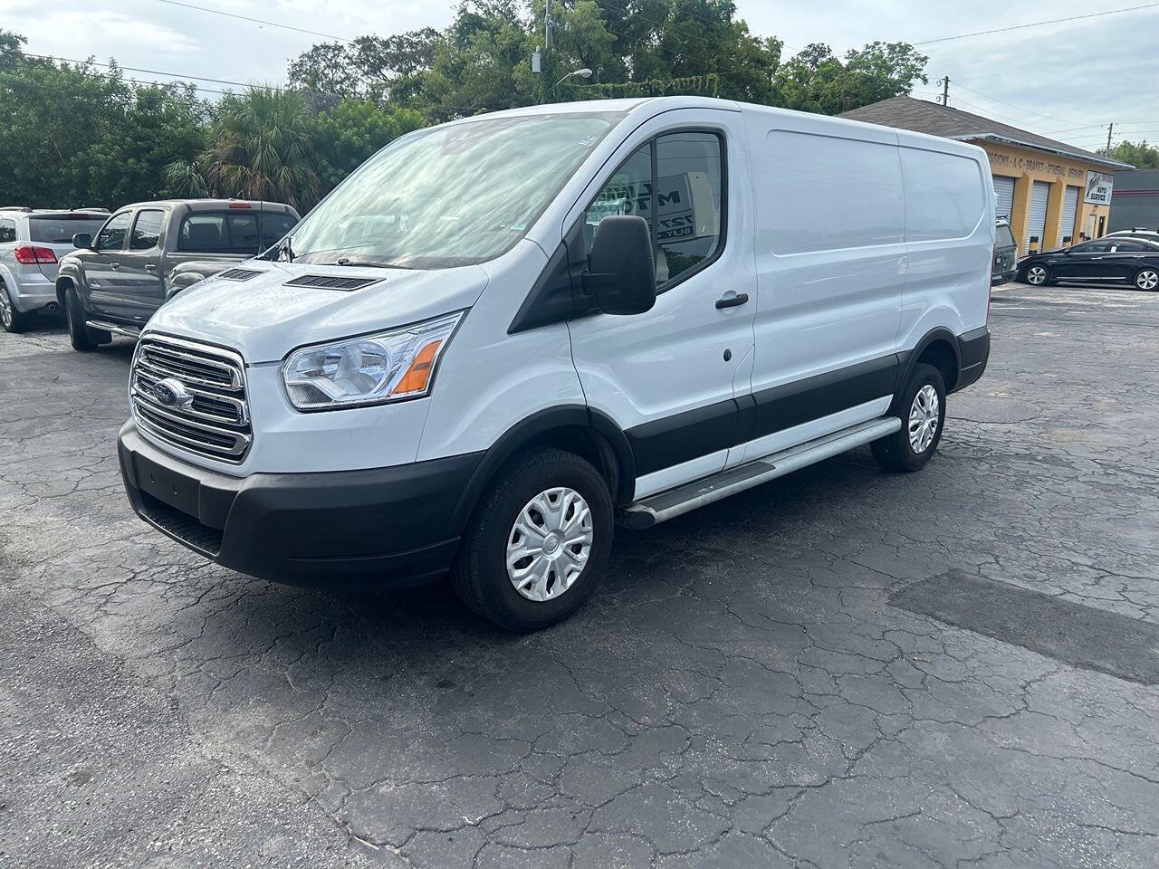 Used 2018 Ford Transit 250 130 Low Roof w/ Exterior Upgrade Package RWD image 3