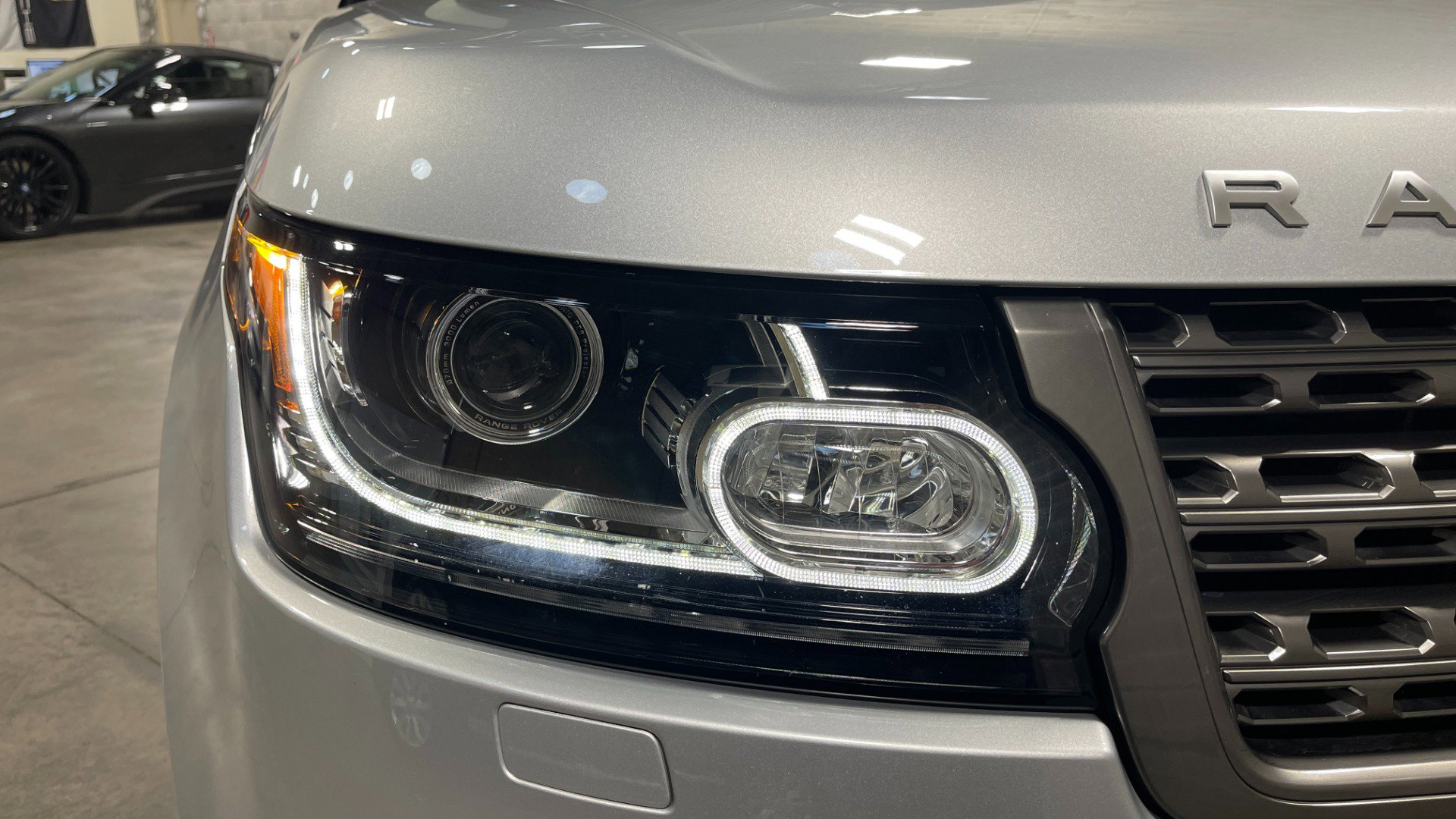 Used 2017 Land Rover Range Rover image 38