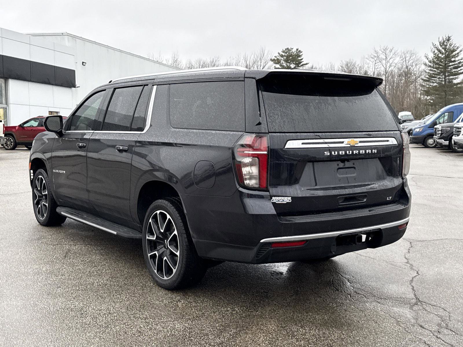 Used 2023 Chevrolet Suburban LT image 7