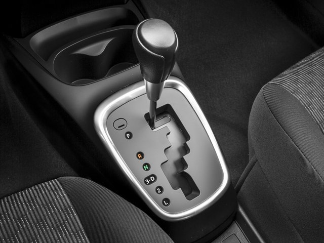 Used 2017 Toyota Yaris L w/ Carpet Mat Package FWD image 11
