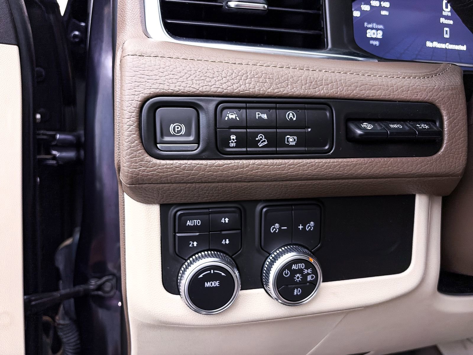 Used 2023 GMC Yukon XL Denali AWD/4WD image 5