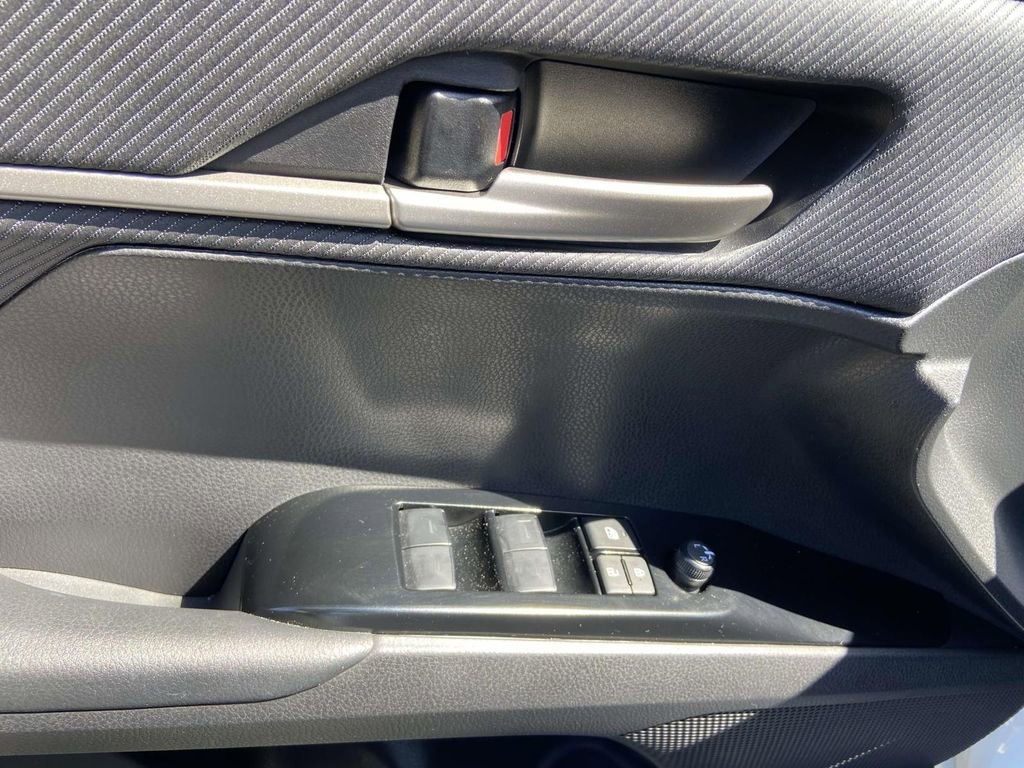 Used 2025 Toyota Camry SE image 15