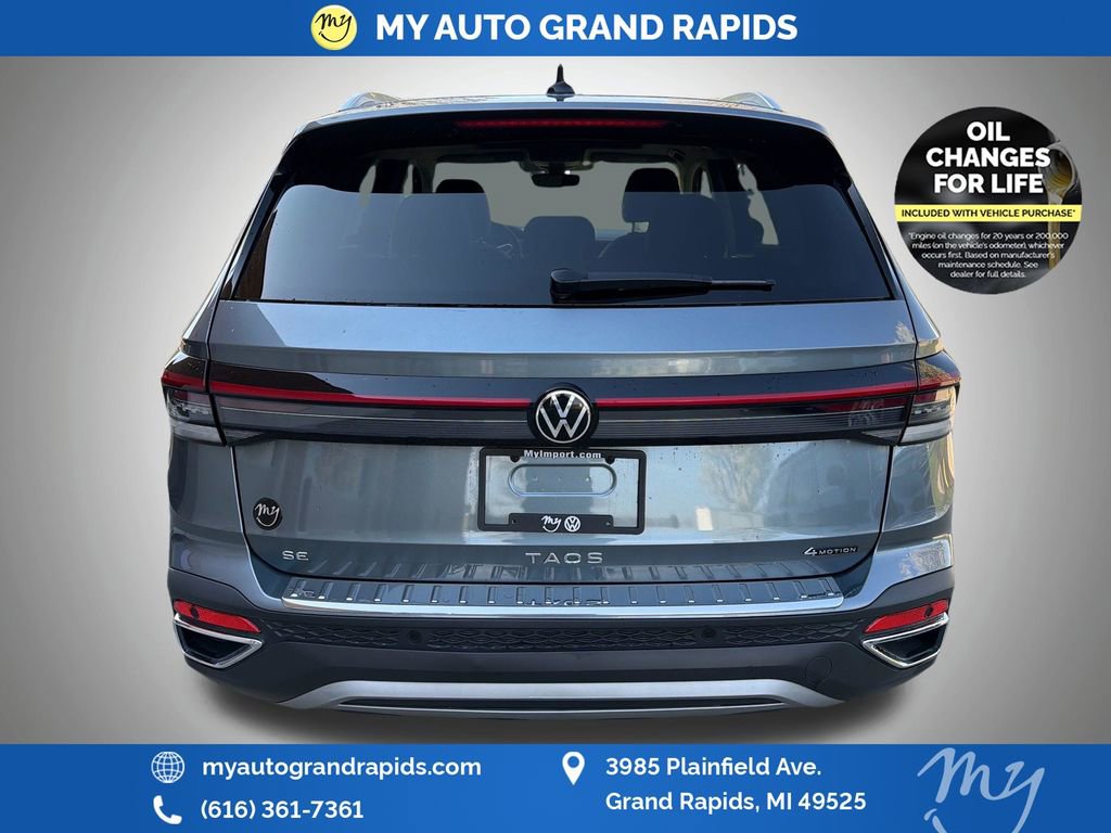 Used 2025 Volkswagen Taos SE w/ Panoramic Sunroof Package AWD/4WD image 6