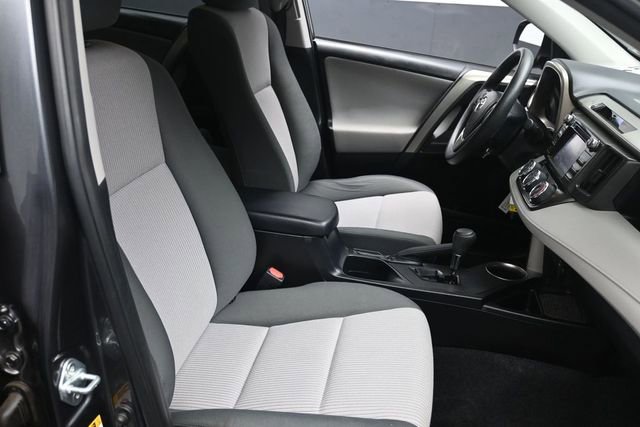 Used 2015 Toyota RAV4 LE FWD image 28