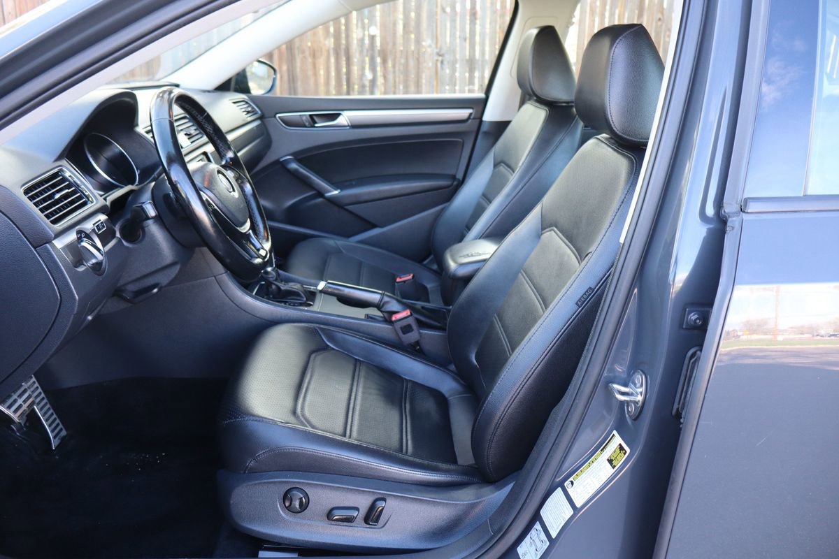 Used 2018 Volkswagen Passat 2.0T R-Line image 19