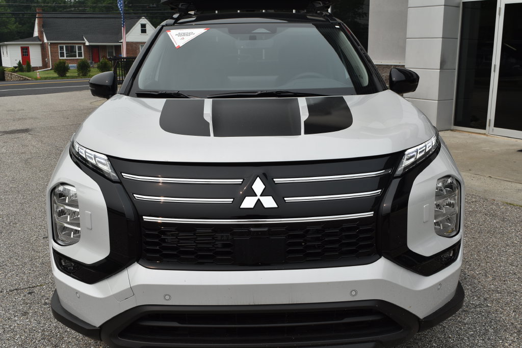 New 2026 Mitsubishi Outlander AWD image 3