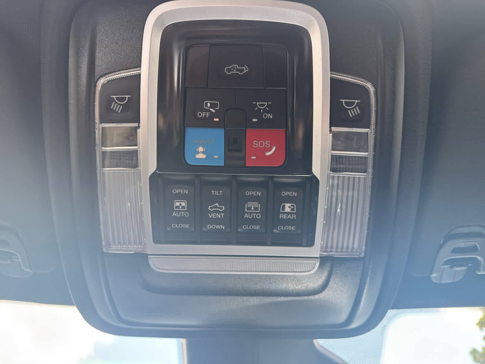 Used 2025 RAM 1500 Laramie w/ Night Edition image 23