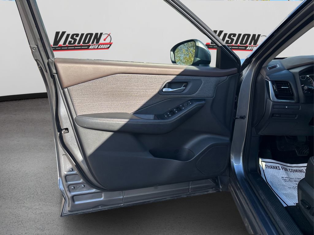 Used 2021 Nissan Rogue SV image 24