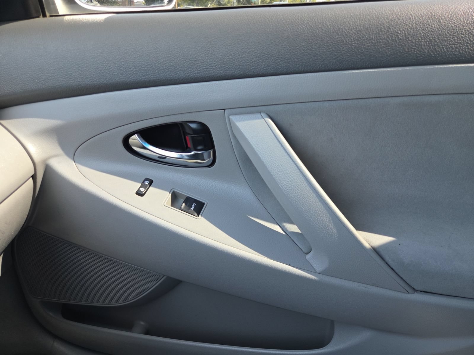 Used 2010 Toyota Camry FWD image 27