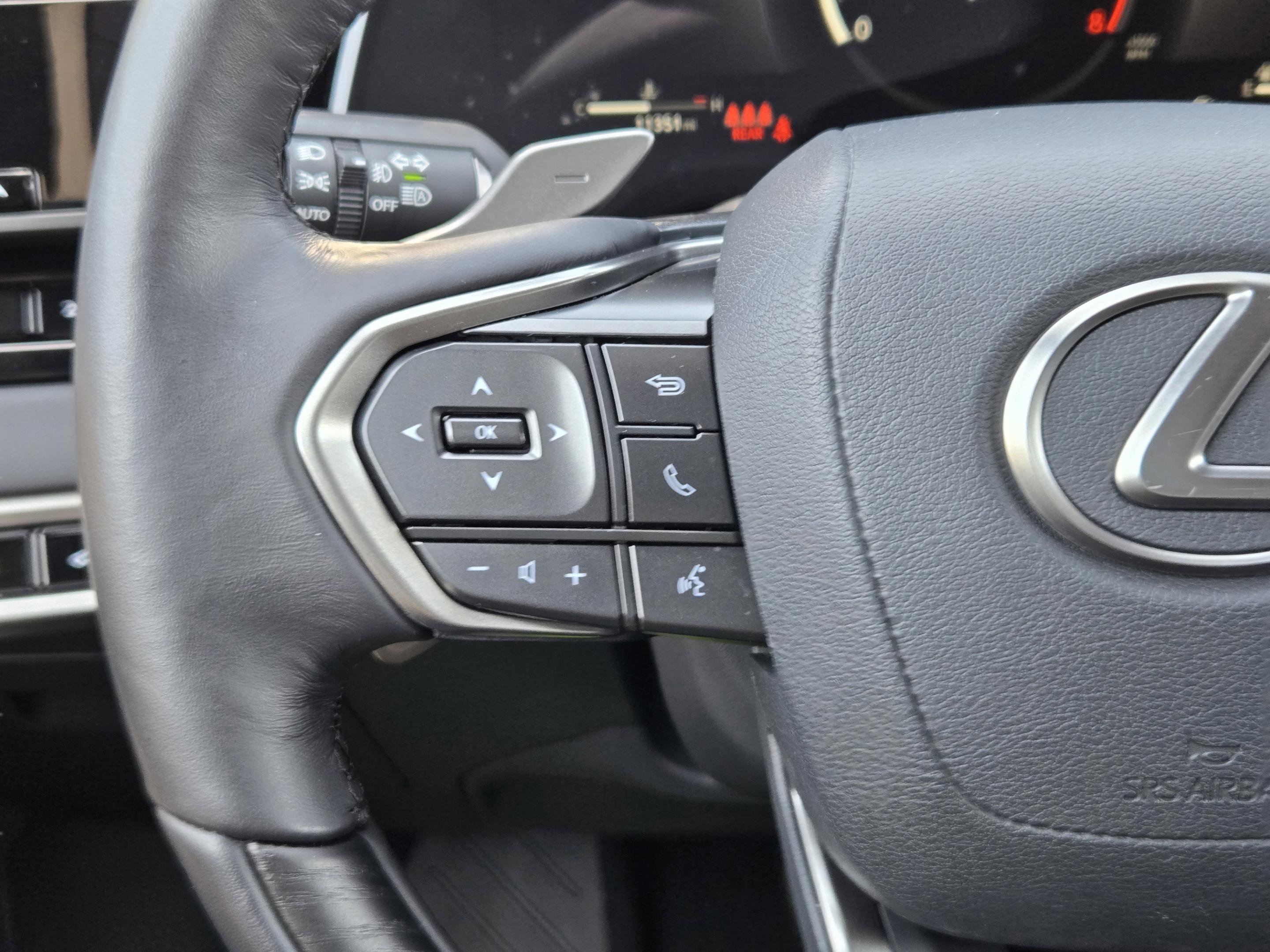 Used 2025 Lexus RX 350 Premium w/ Accessory Package (Z1) FWD image 27