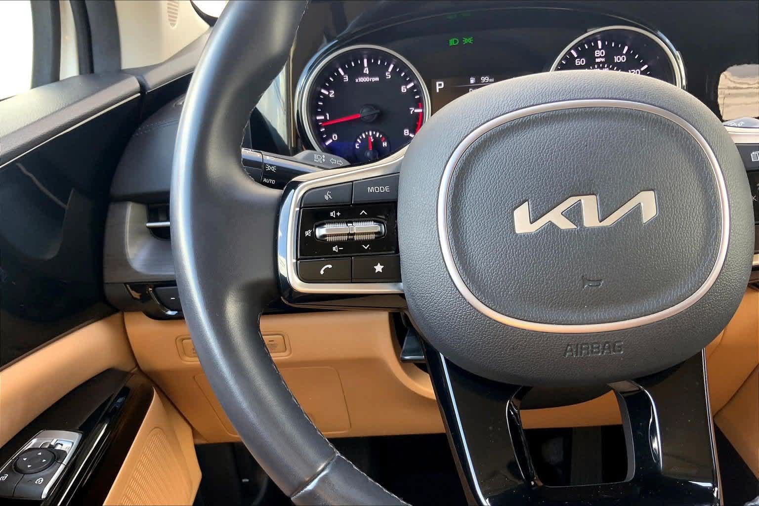 Used 2023 Kia Carnival EX FWD image 24