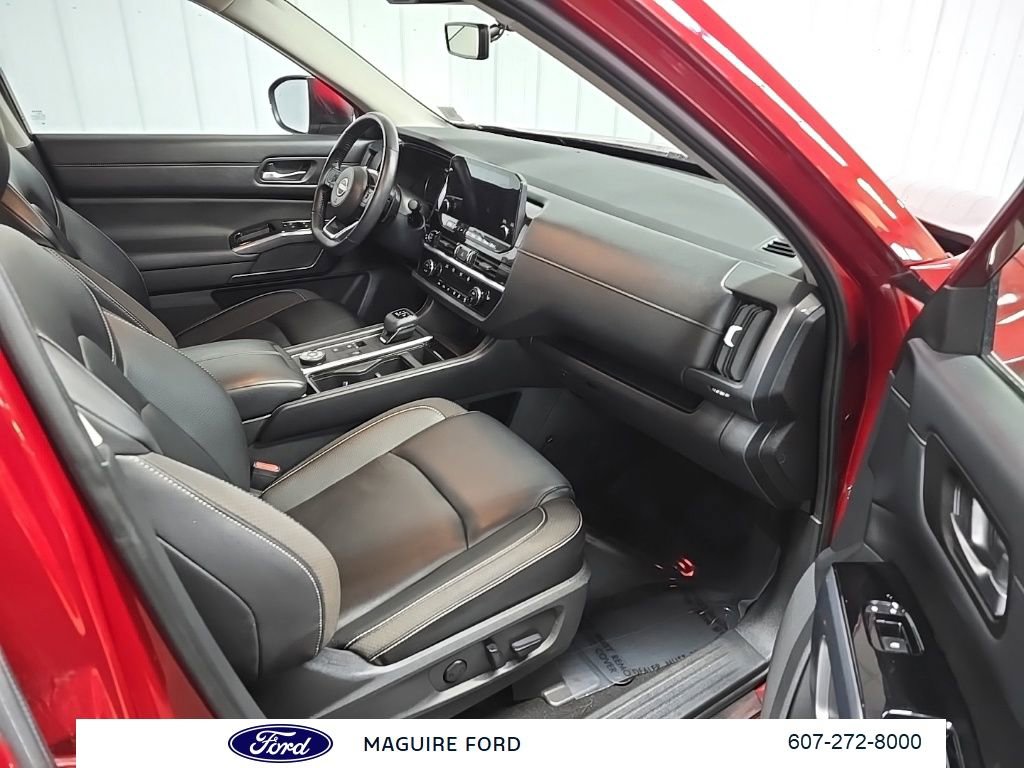 Used 2023 Nissan Pathfinder SL w/ Lighting Package (N92) AWD/4WD image 18