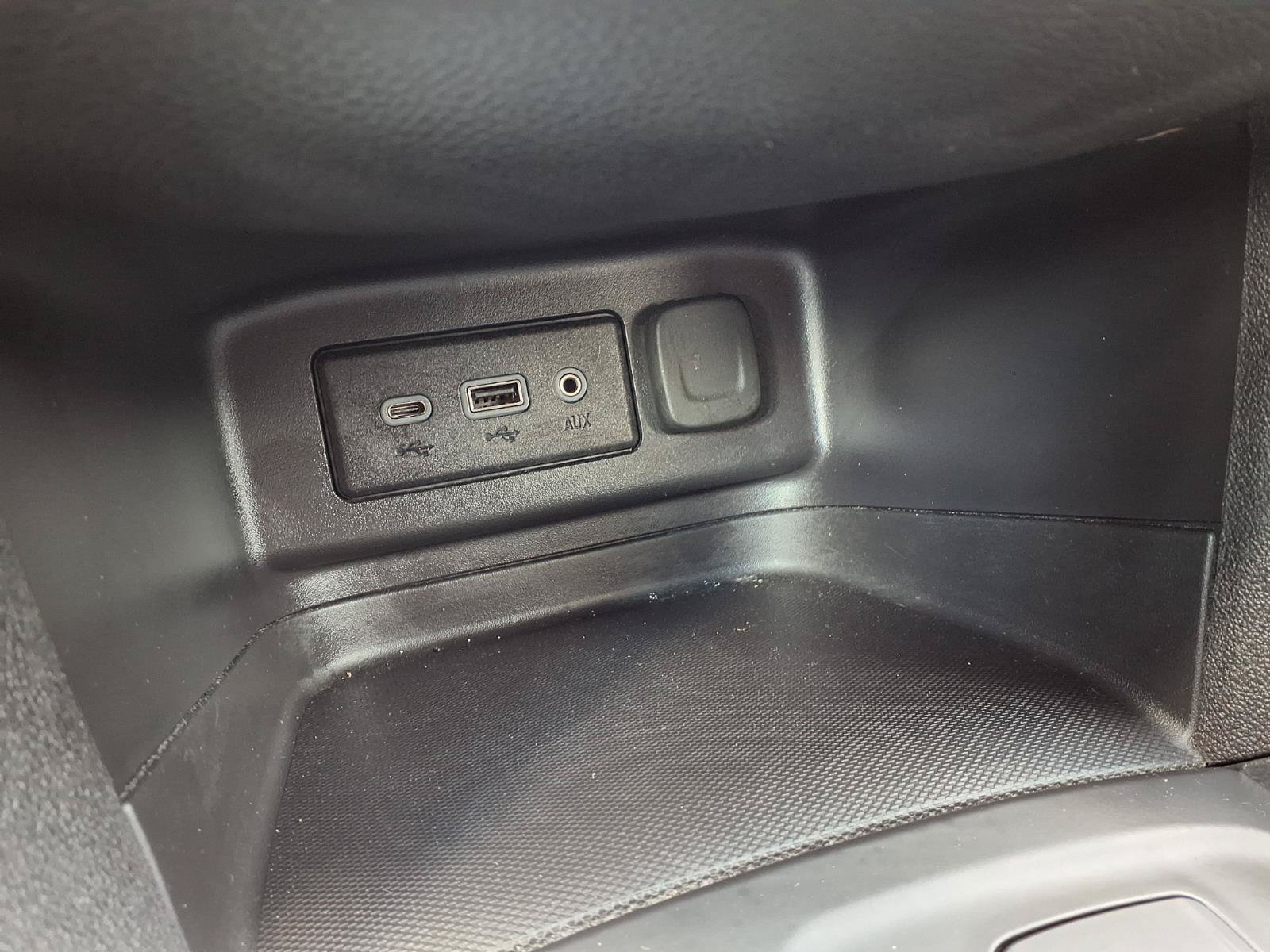 Used 2024 Chevrolet Equinox LT FWD image 10