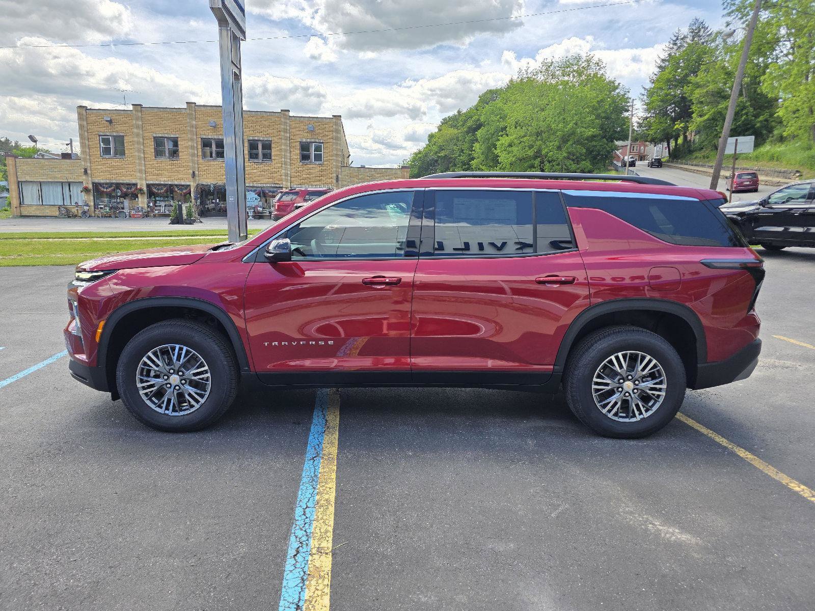 New 2026 Chevrolet Traverse LT w/ LPO, Floor Liner Package AWD/4WD image 4