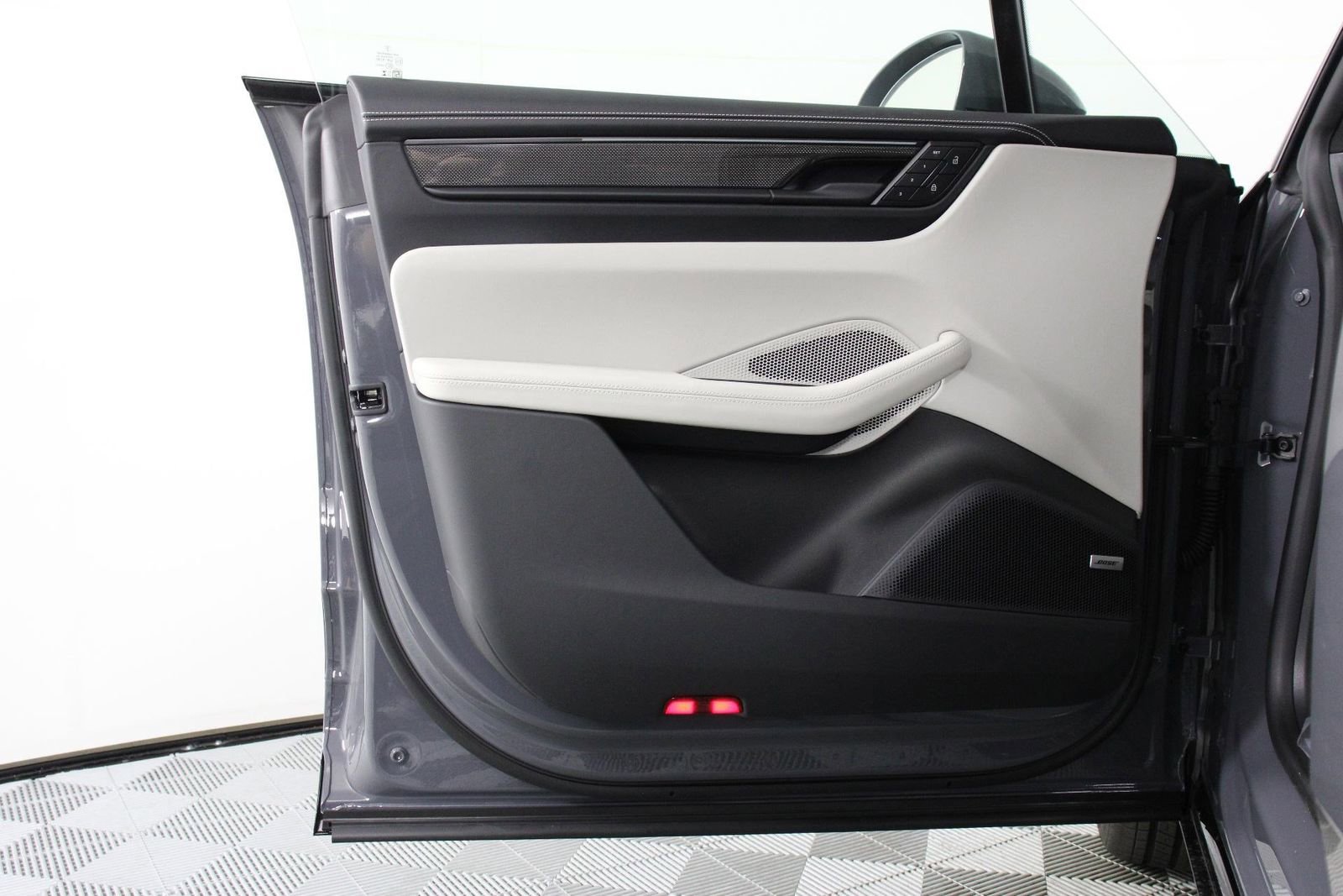 New 2025 Porsche Macan Turbo Electric image 21