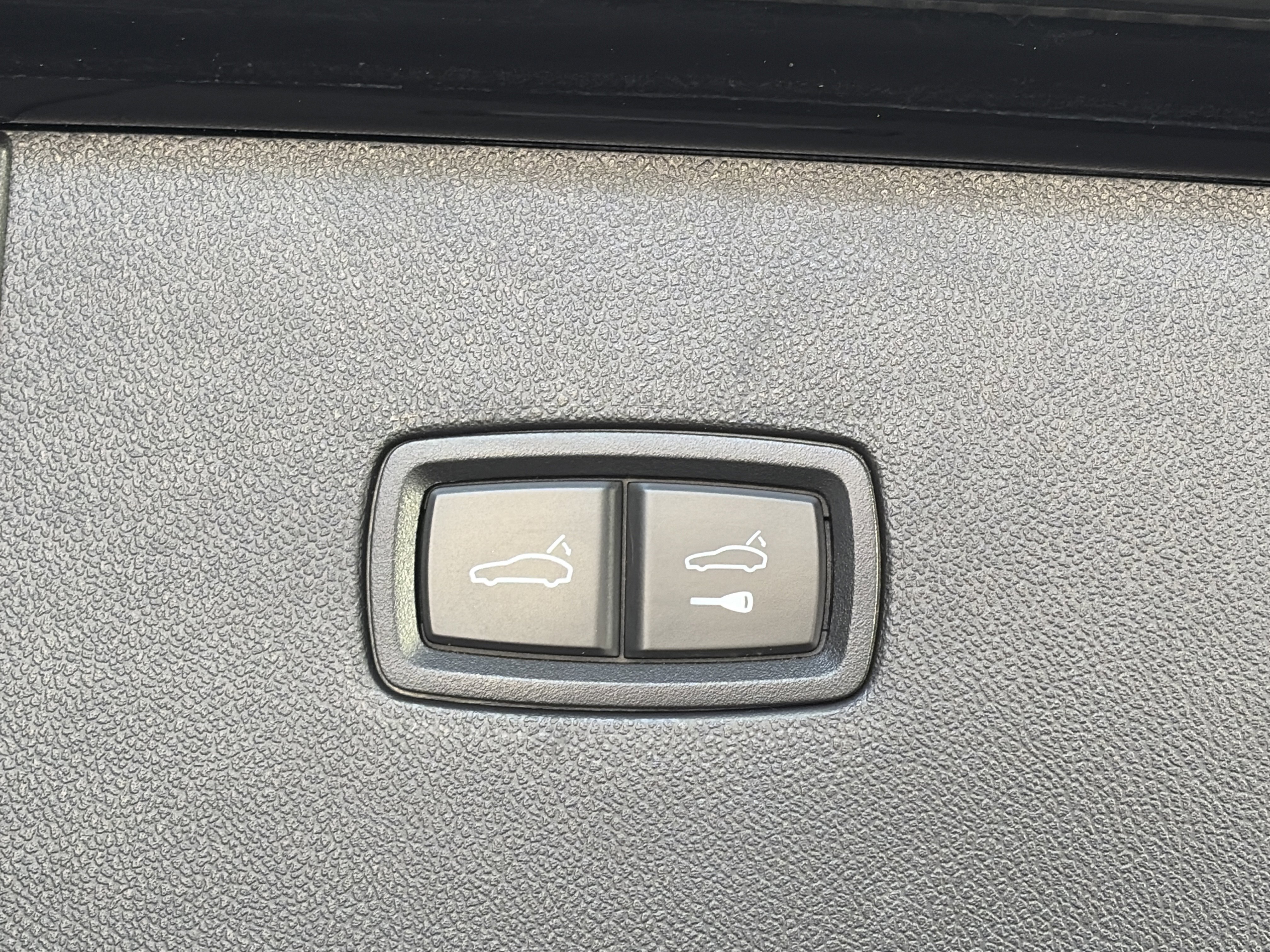 Used 2023 Porsche Cayenne Platinum Edition image 15