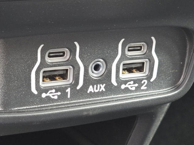 New 2025 Chrysler Voyager LX image 9