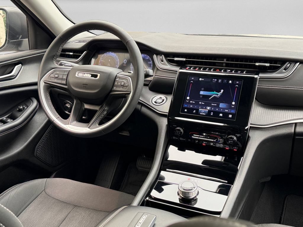 Certified 2023 Jeep Grand Cherokee Laredo AWD/4WD image 23