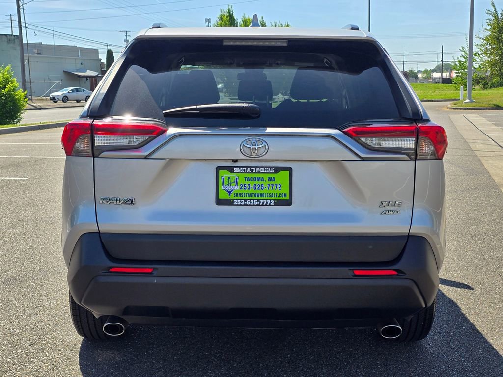 Used 2020 Toyota RAV4 XLE w/ Carpet Mat Package AWD/4WD image 4
