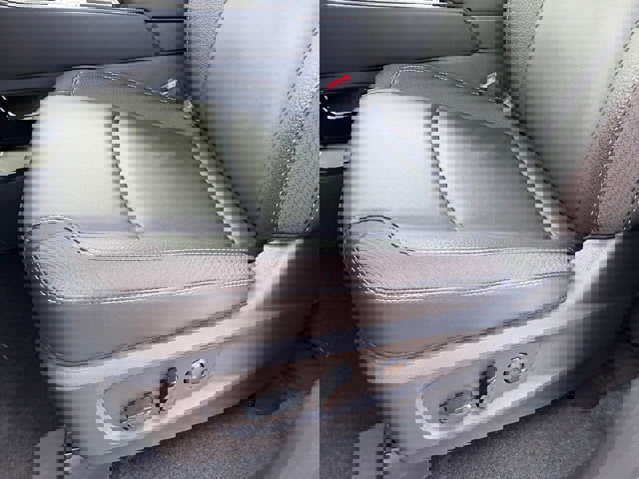 New 2025 Nissan Pathfinder SL w/ SL Premium Package image 20