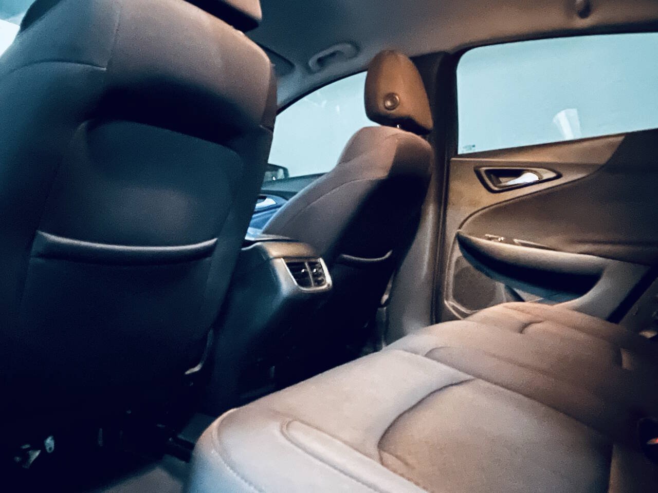 Used 2020 Chevrolet Malibu LT FWD image 19