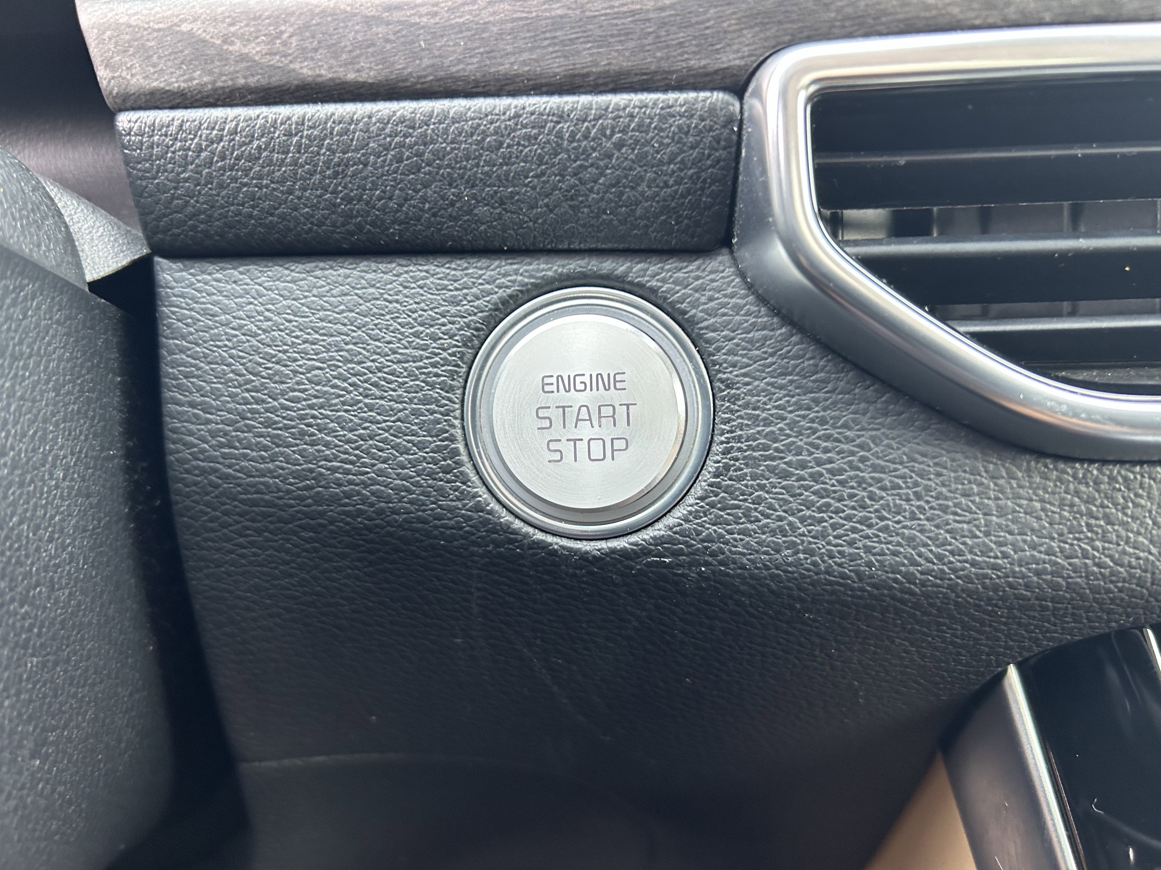 Used 2020 Kia Cadenza Limited image 17