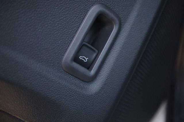 New 2026 Volkswagen Tiguan SE R-Line image 11