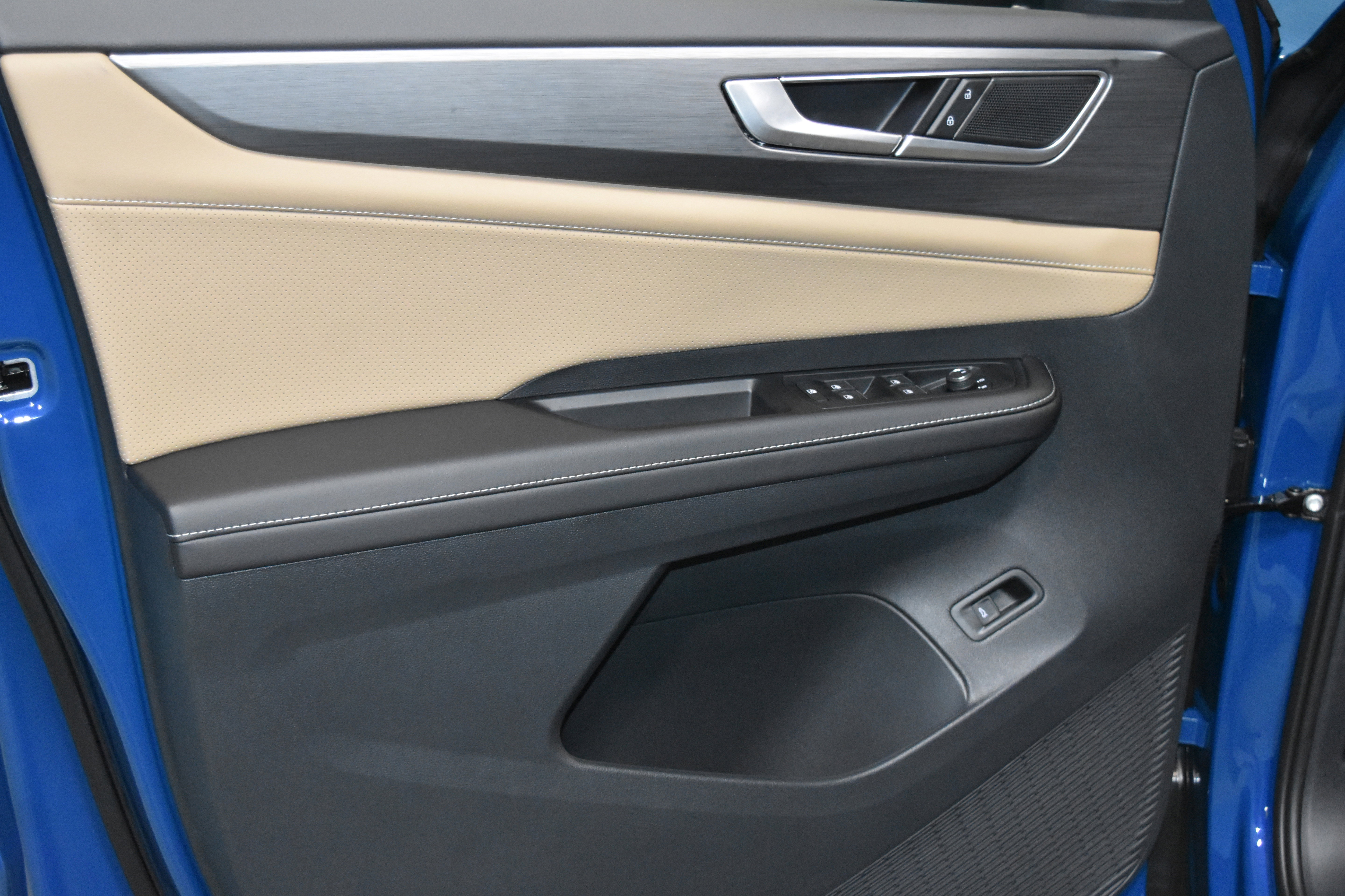 New 2025 Volkswagen Atlas Cross Sport SE image 3