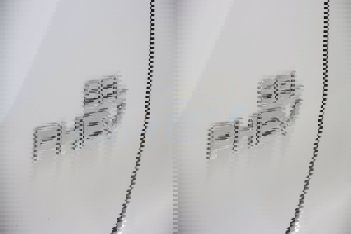 Used 2024 Mitsubishi Outlander 4WD Plug-In Hybrid image 9