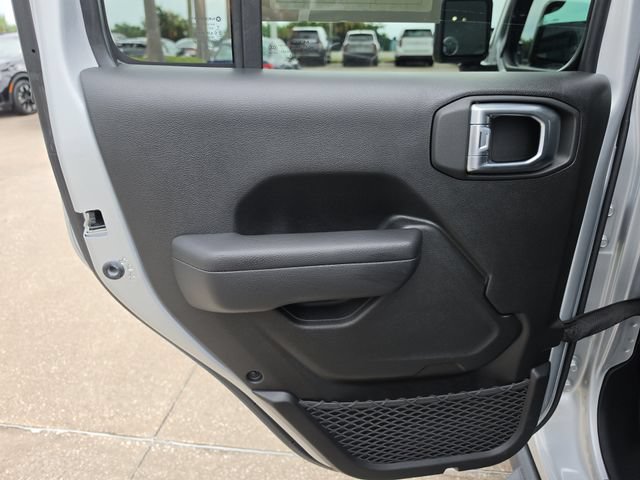 Used 2024 Jeep Gladiator Mojave w/ Technology Group AWD/4WD image 13